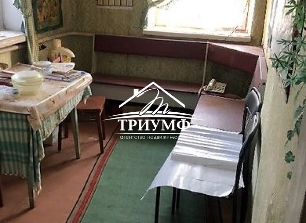 Продается добротный 2-х этажный дом в Центре под реконструкцию.