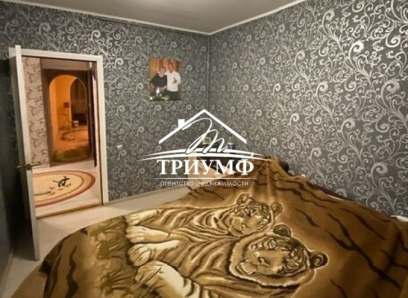 Тихий район. Трехкомнатная с ремонтом.
