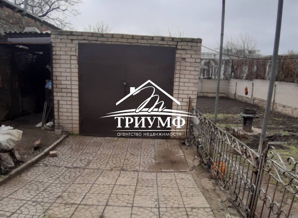 Дом в центре  с большим участком