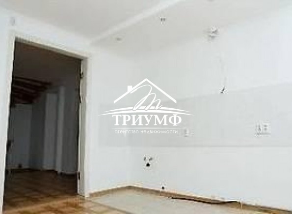 Особняк на берегу реки в статусном р-не г. Херсона.