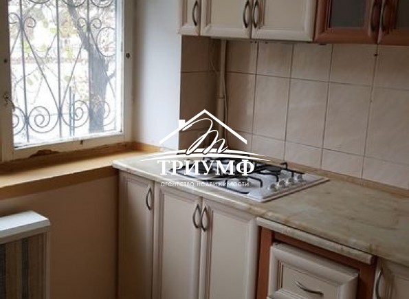 Продается 2-х комнатная квартира Центр 1этаж  можно под Бизнес